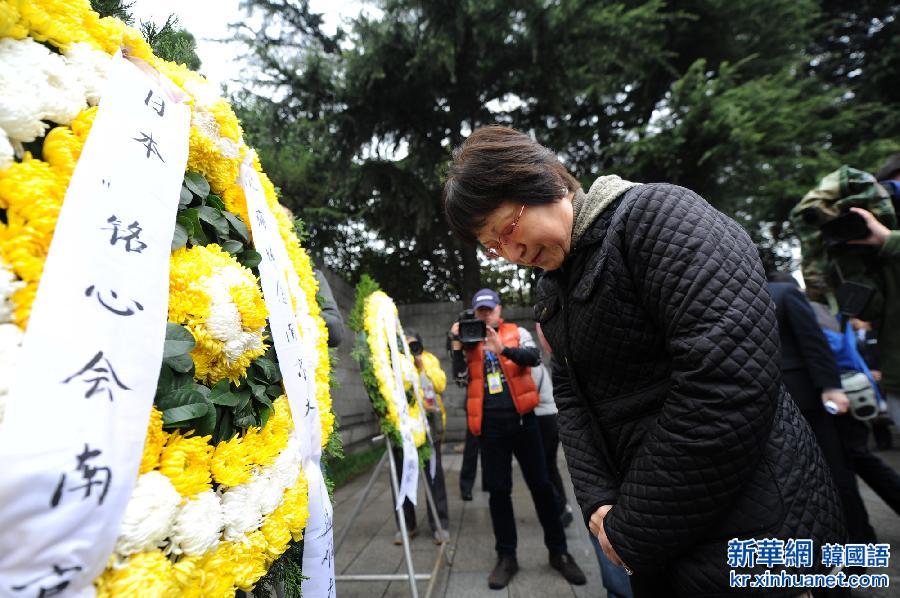 （社会）（3）南京大屠杀幸存者及遇难者亲属举行“清明祭”仪式