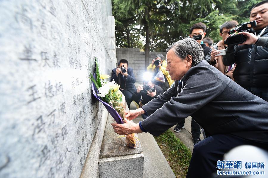 （社会）（4）南京大屠杀幸存者及遇难者亲属举行“清明祭”仪式