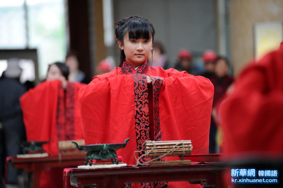 #（文化）（2）西安举办汉式女子成人礼