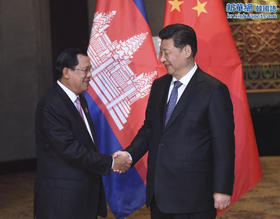 （时政）习近平会见柬埔寨首相洪森