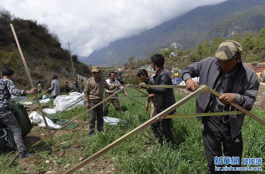 （西藏抗震救灾·新华直击）（3）吉隆县萨勒乡灾区见闻