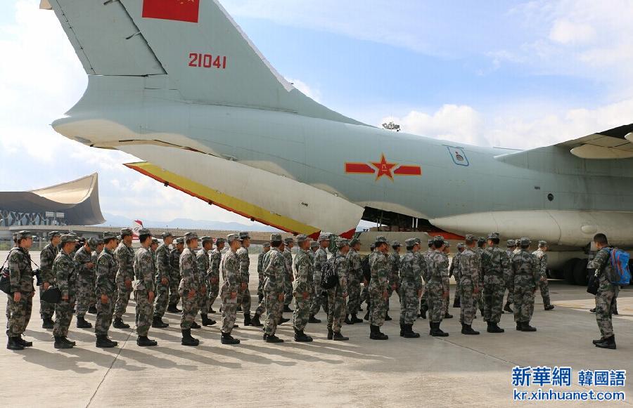 （尼泊尔地震）（1）中国空军4架伊尔－76飞机投入尼泊尔抗震救灾