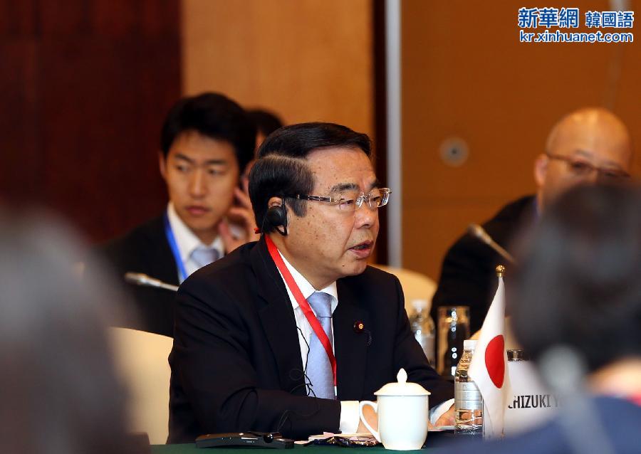 （XHDW）（2）十七次中日韩环境部长会议在上海举行
