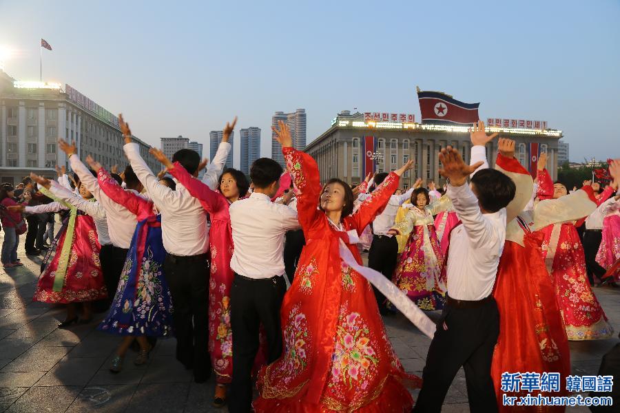 （国际）（3）朝鲜举行互动舞会庆祝“五一”国际劳动节