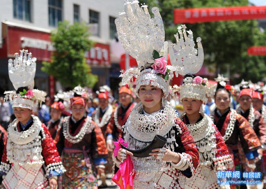 （晚报）（1）2015年贵州苗族姊妹节开幕