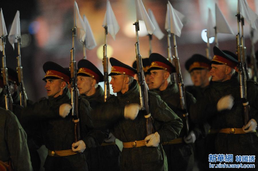 （国际）（2）俄罗斯举行红场阅兵夜间彩排
