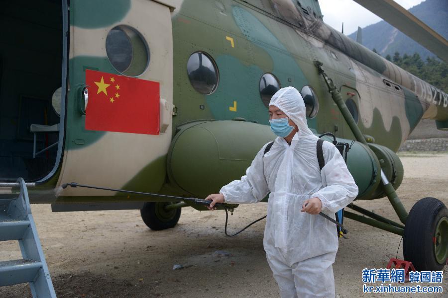 （西藏抗震救灾）（2）中国出动直升机赴尼泊尔参与地震救援