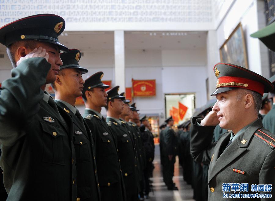 （国际）（3）俄罗斯国防部授予中国仪仗兵纪念勋章