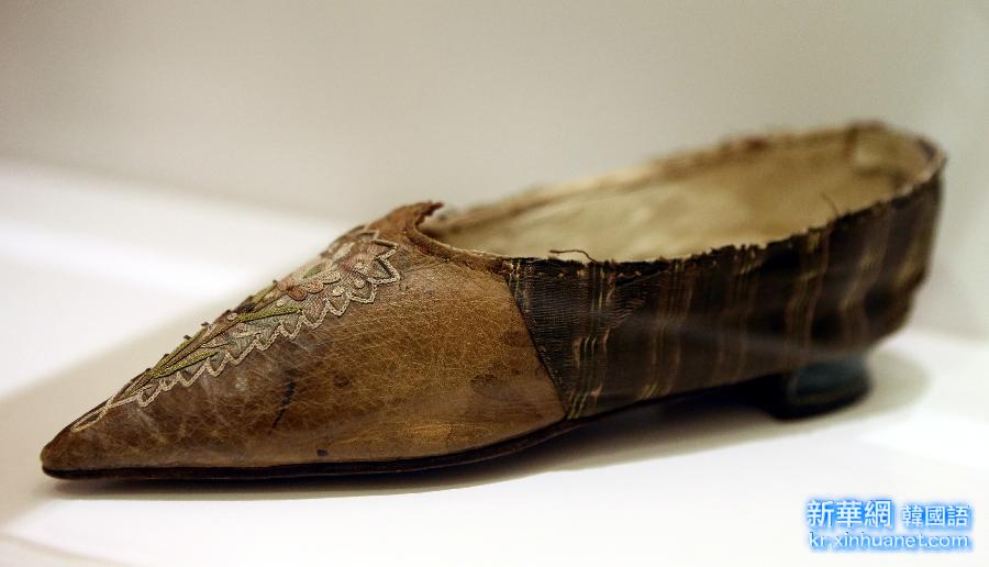 （锐视角）（2）“法式鞋艺风靡500年”展登陆香港