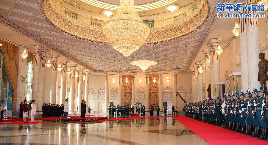 （XHDW）（3）习近平出席哈萨克斯坦总统纳扎尔巴耶夫举行的欢迎仪式