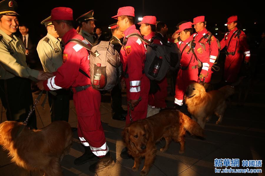 （社会）（2）中国国际救援队完成尼泊尔地震救援任务回国 