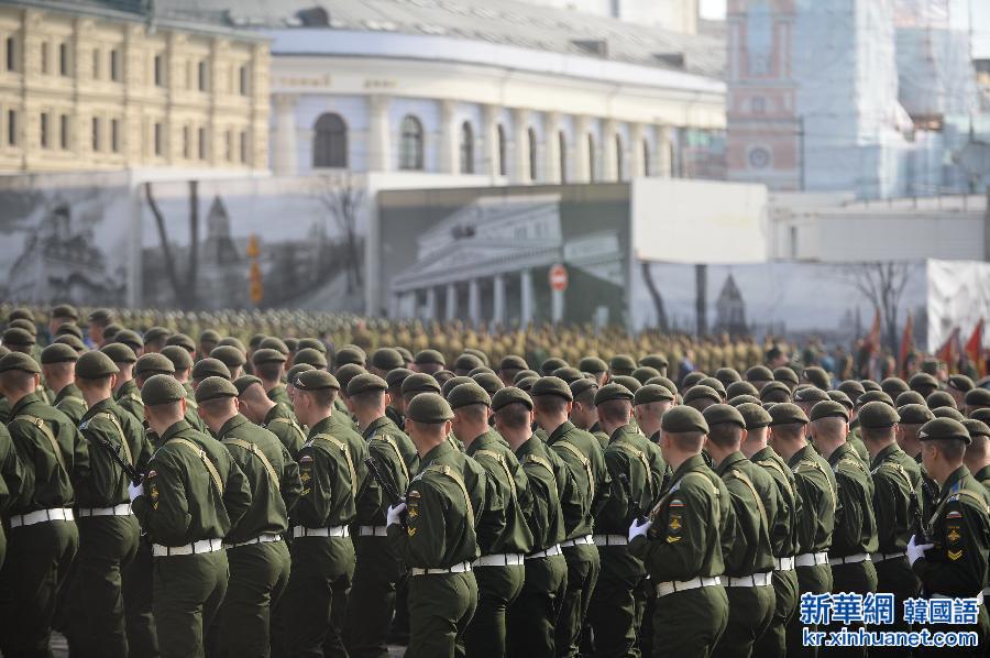 （XHDW）（2）俄罗斯纪念卫国战争胜利70周年阅兵式即将开始