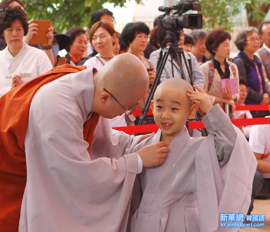 （国际）（3）韩国曹溪寺举行童子僧剃度仪式