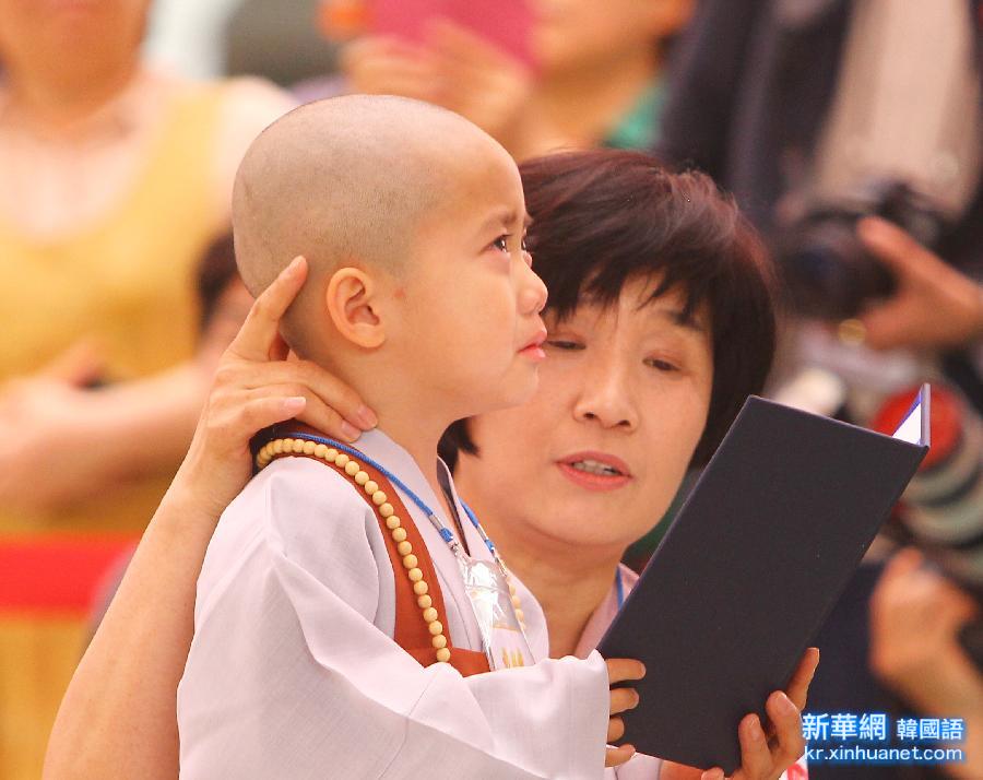 （国际）（4）韩国曹溪寺举行童子僧剃度仪式