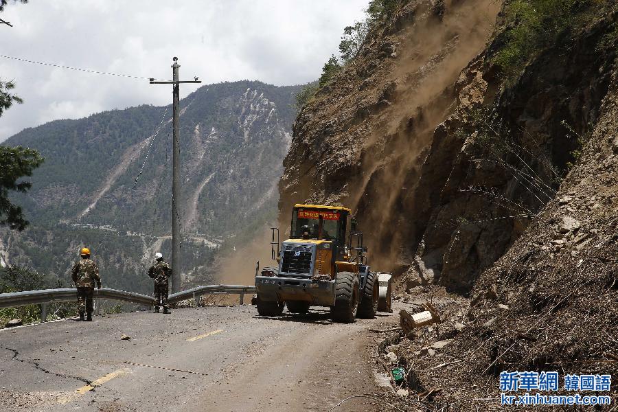 （西藏抗震救灾）（2）尼泊尔发生强烈余震　西藏边境受灾地区震感强烈