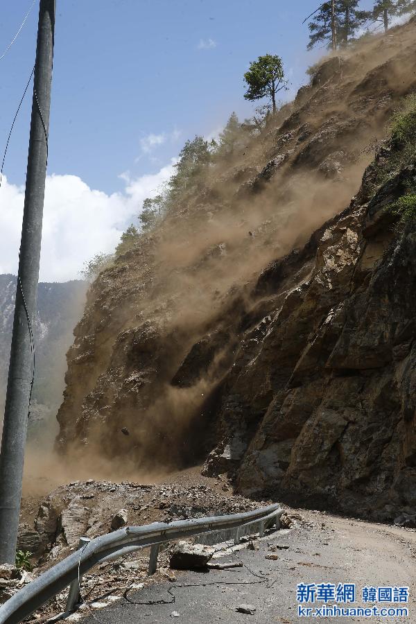 （西藏抗震救灾）（4）尼泊尔发生强烈余震　西藏边境受灾地区震感强烈
