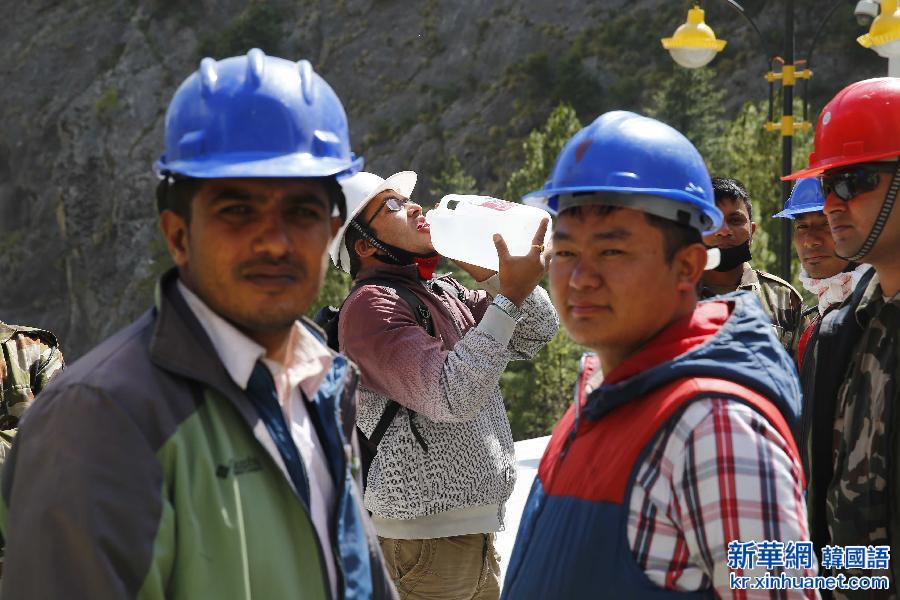 （西藏抗震救灾）（5）尼泊尔发生强烈余震　西藏边境受灾地区震感强烈