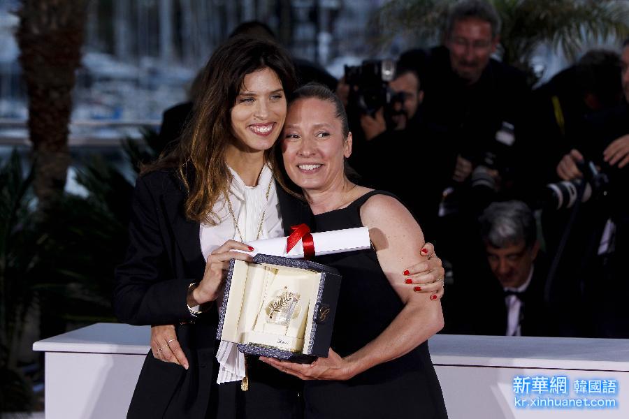 （国际）（2）两位女演员分享戛纳电影节最佳女演员奖