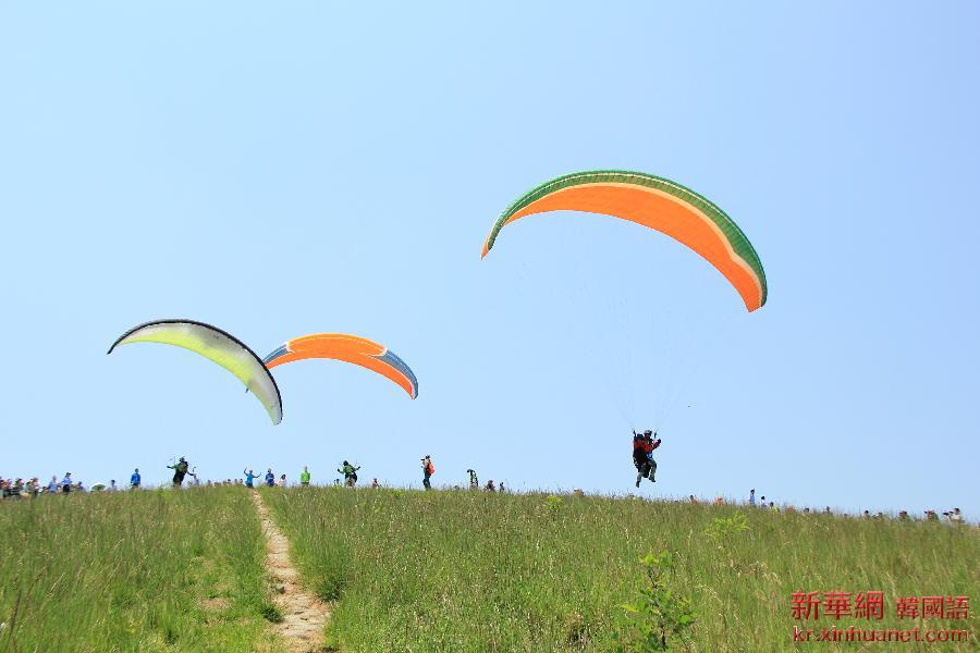 （体育）（3）第七届中国（安阳）滑翔伞公开赛开幕