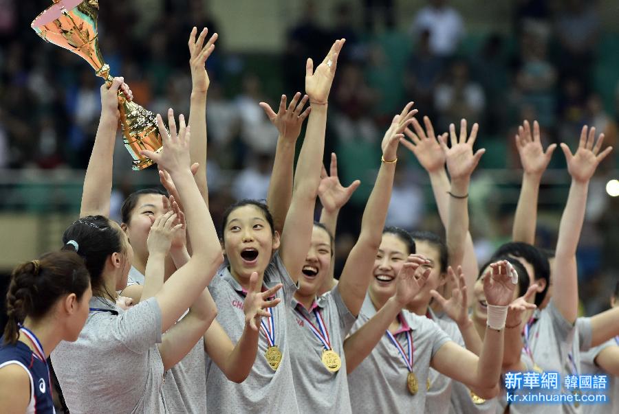 （体坛聚焦）排球——女排亚锦赛：中国队捧杯