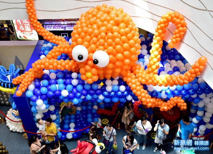 （晚报）（1）60万个气球打造主题乐园 亮相天津迎接六一