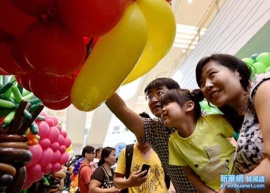 （晚报）（4）60万个气球打造主题乐园 亮相天津迎接六一
