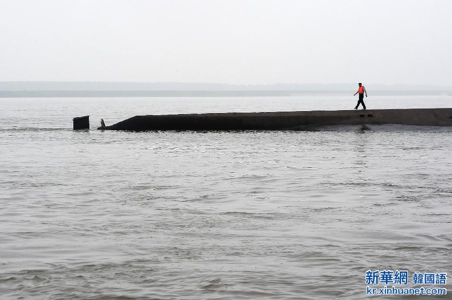（长江客船翻沉事件）（5）载有458人的一艘客轮在长江湖北段倾覆
