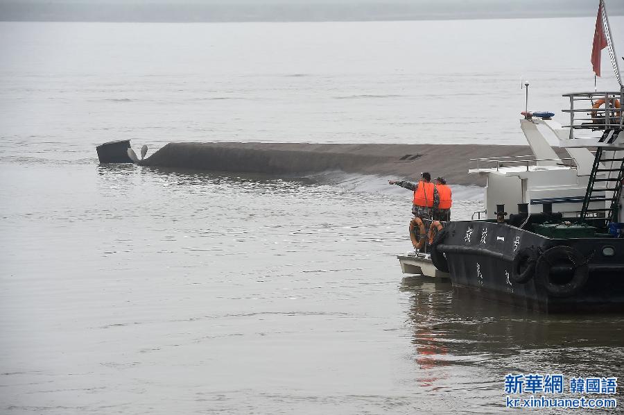 （长江客船翻沉事件）（4）载有458人的一艘客轮在长江湖北段倾覆