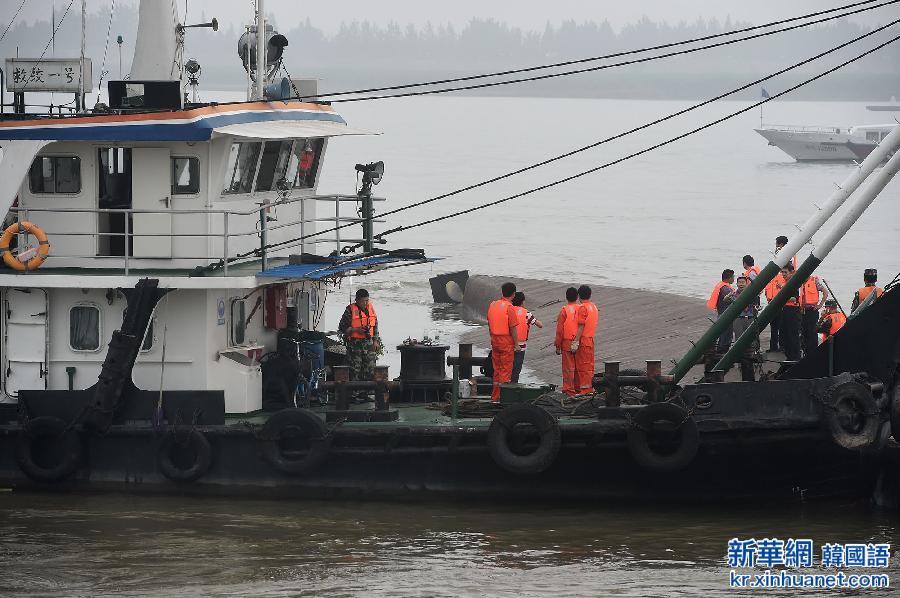 （长江客船翻沉事件）（3）载有458人的一艘客轮在长江湖北段倾覆