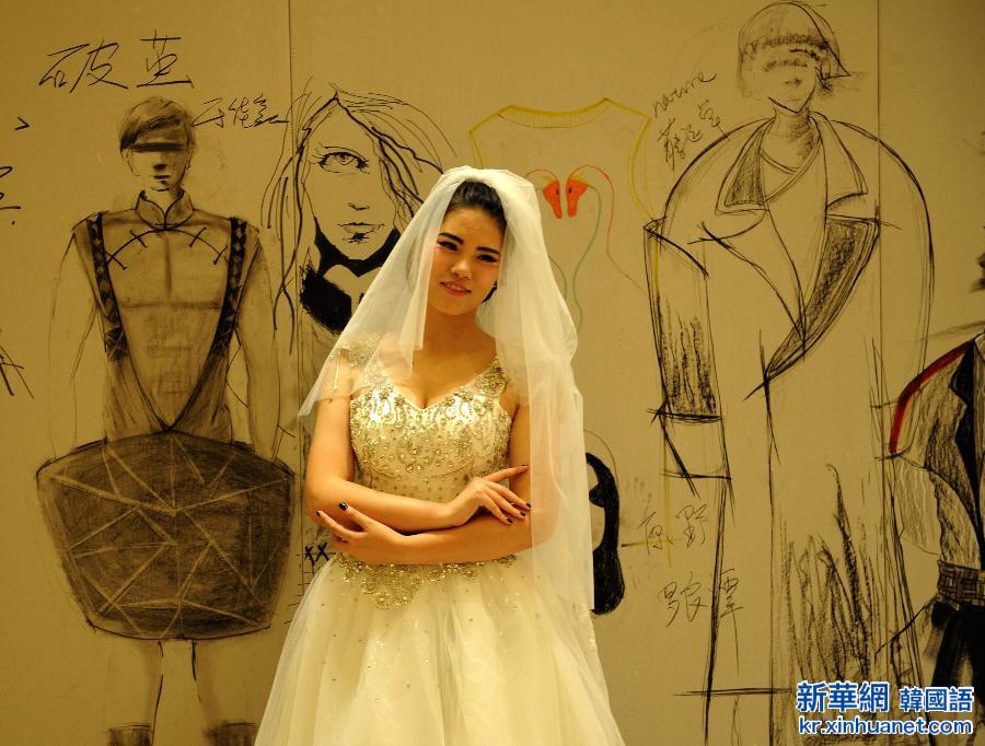 #（文化）（2）西安举行大学生毕业设计时装秀