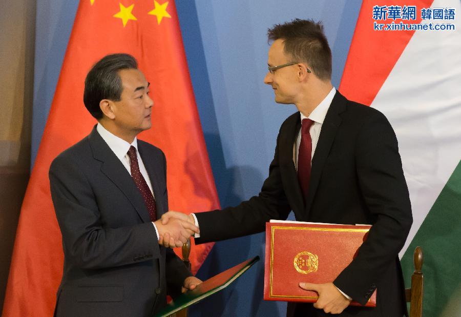 （XHDW）（2）中国和匈牙利签署“一带一路”合作文件