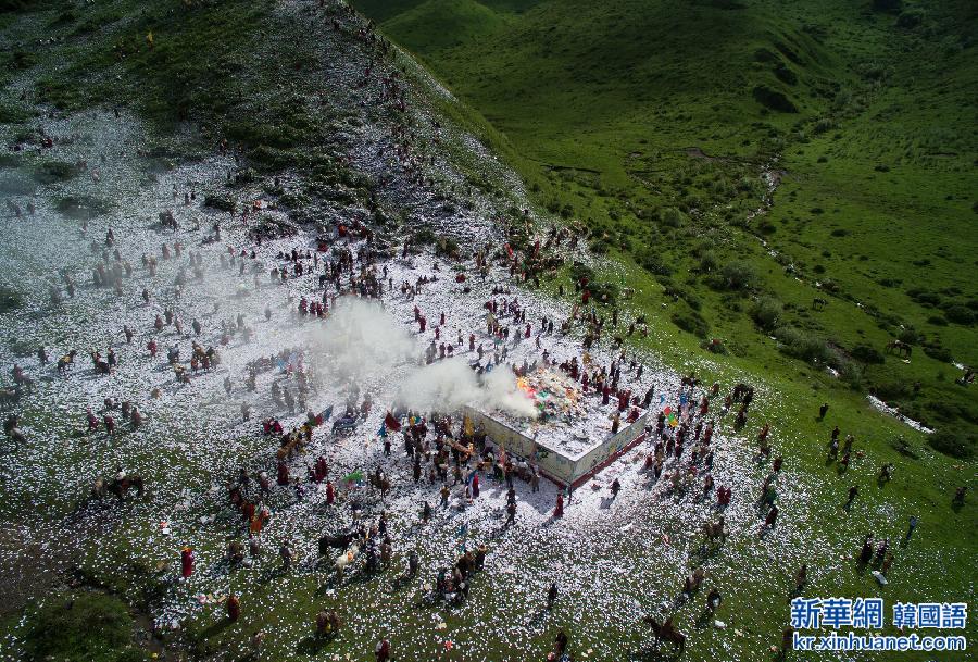 （XHDW）（1）四川红原县：藏族同胞喜迎煨桑节