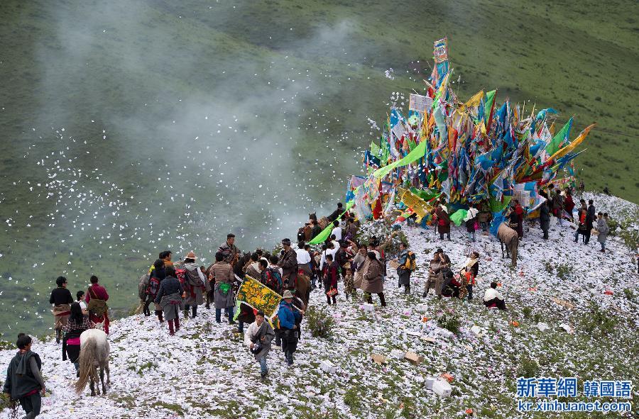 （XHDW）（6）四川红原县：藏族同胞喜迎煨桑节