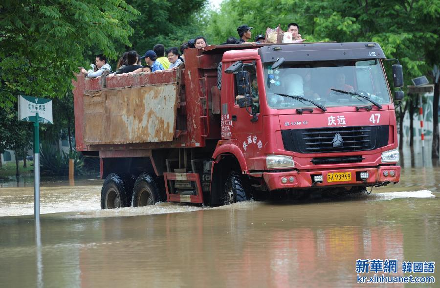 （社会）（1）南京遭受持续暴雨袭击 部分城区被淹