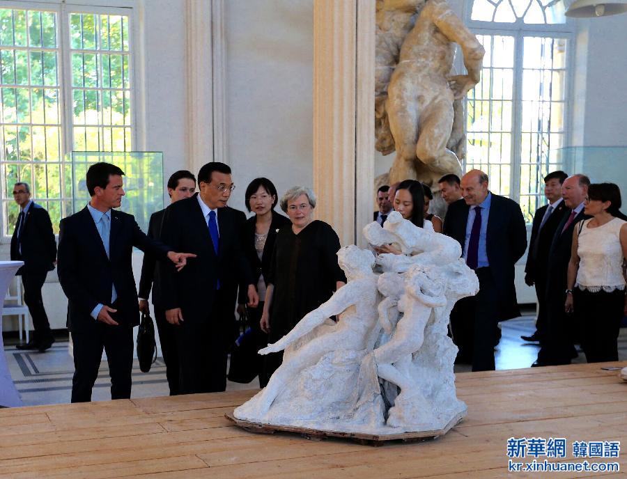 （XHDW）（1）李克强与法国总理瓦尔斯共同参观罗丹博物馆