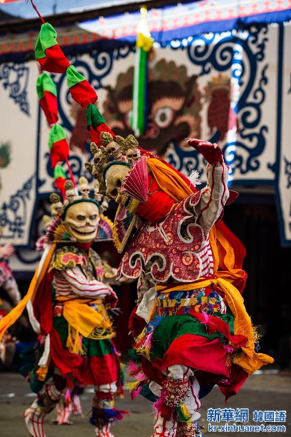 （社会）（3）桑耶寺迎来经藏节 展千年“神舞”