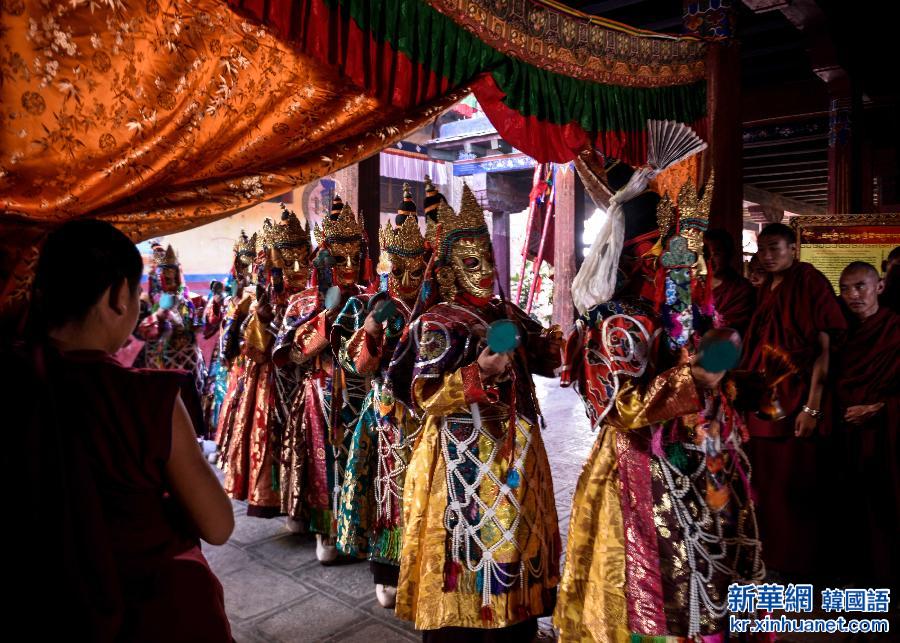 （XHDW）（4）桑耶寺迎来经藏节 展千年“神舞”