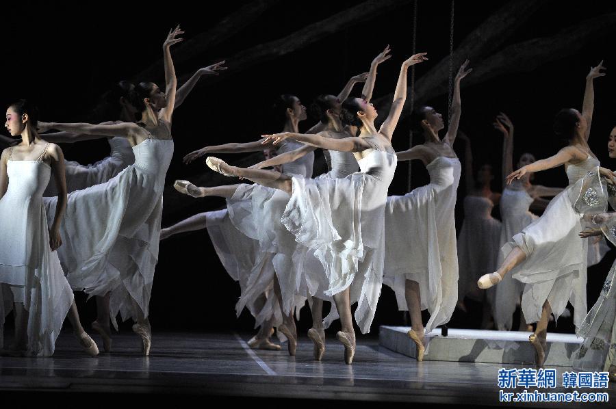 （国际）（1）中国芭蕾舞剧《牡丹亭》在美国首演