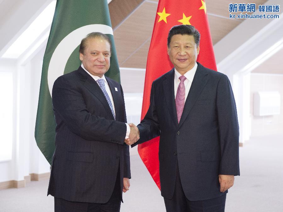 （时政）习近平会见巴基斯坦总理谢里夫
