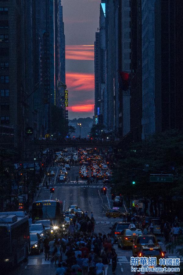 （国际）（1）纽约再现“曼哈顿悬日”美景