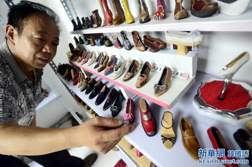 #（晚报）（3）济南老鞋匠打造“微型皮鞋”