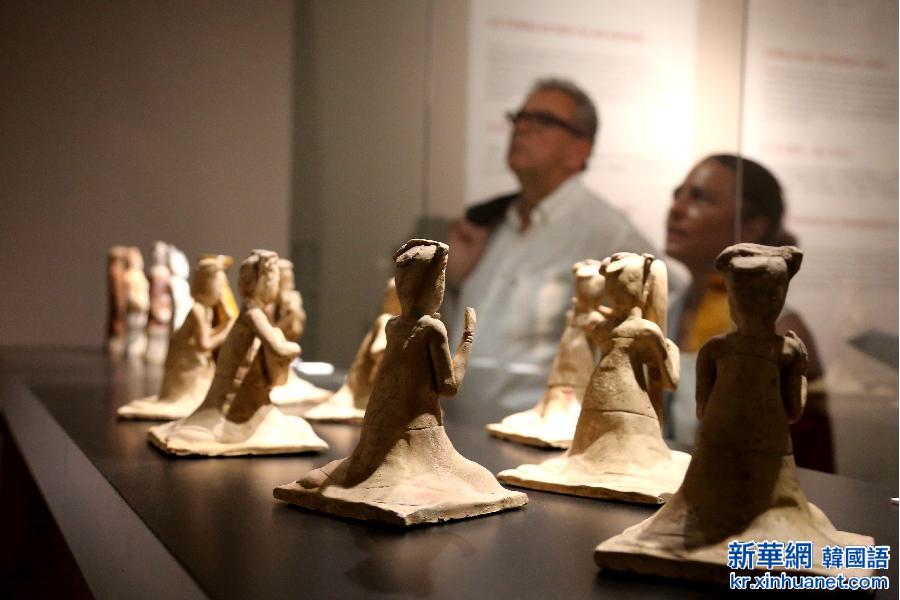 （XHDW）（4）汉唐中原文物展吸引意大利民众关注 