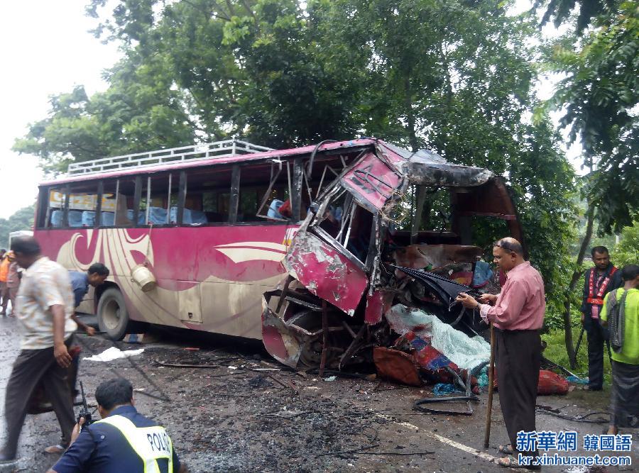 （国际）（1）孟加拉国交通事故造成16人死亡