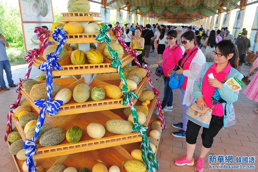 #（社会）（3）新疆哈密瓜节开幕