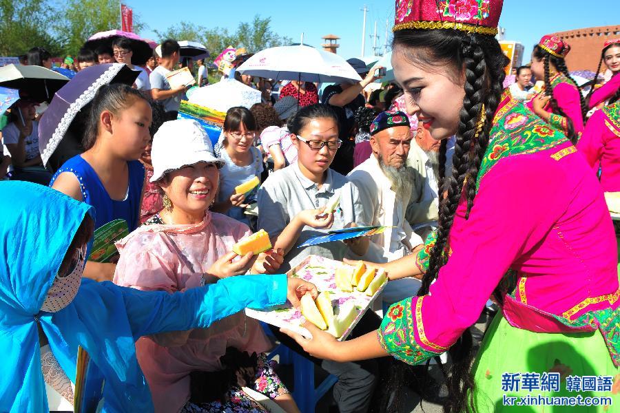 #（社会）（5）新疆哈密瓜节开幕