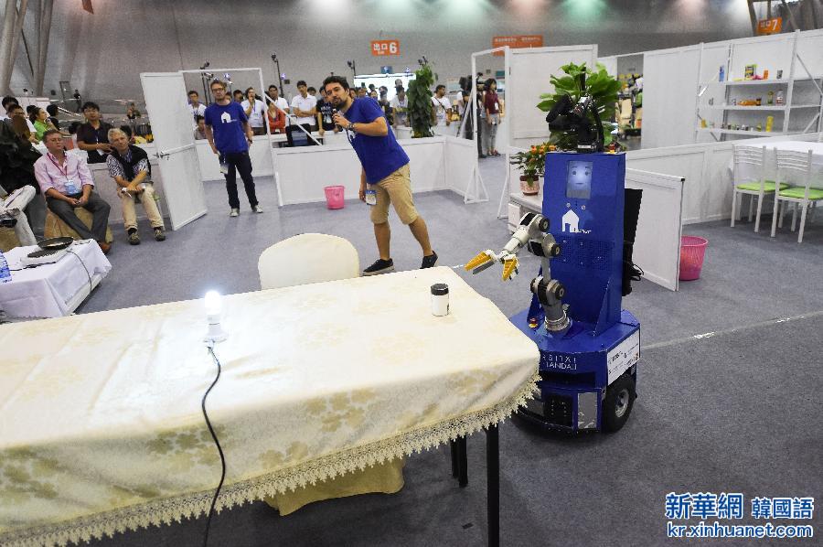 （晚报）（2）第19届机器人世界杯赛落幕 中科大服务机器人“可佳”获得亚军
