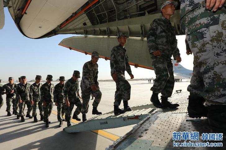 （图文互动）（1）中国军队代表团出征俄罗斯参加“2015国际军事比赛”