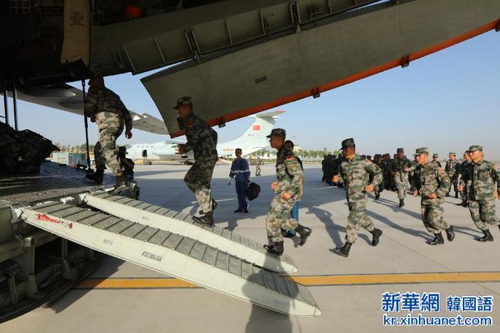（图文互动）（2）中国军队代表团出征俄罗斯参加“2015国际军事比赛”