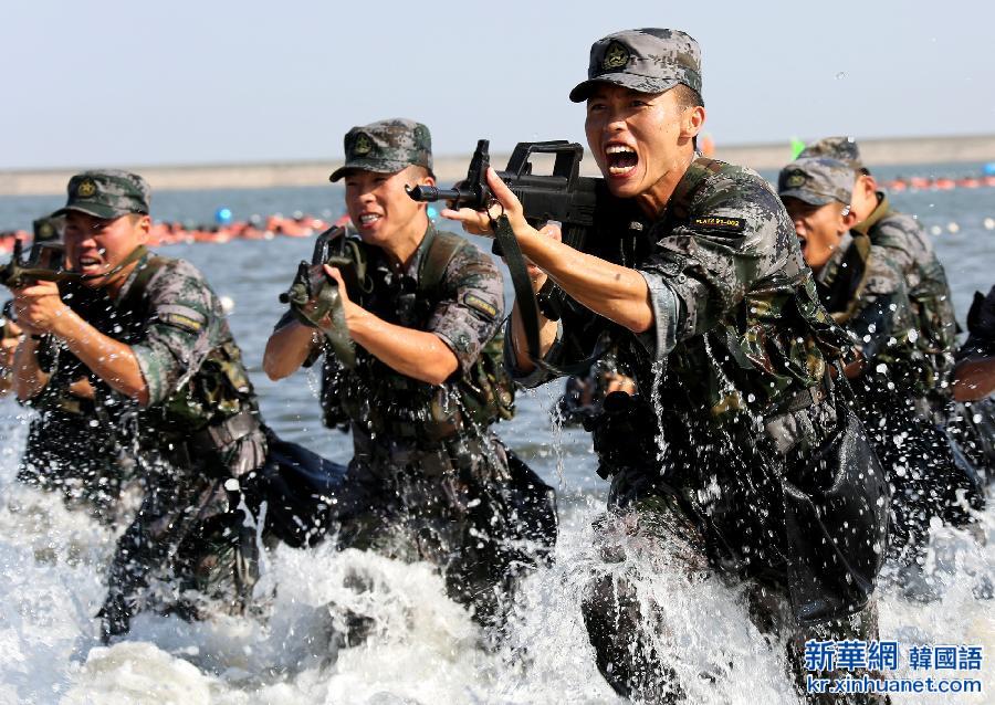 （军事）（1）“好八连”搏击海浪练精兵