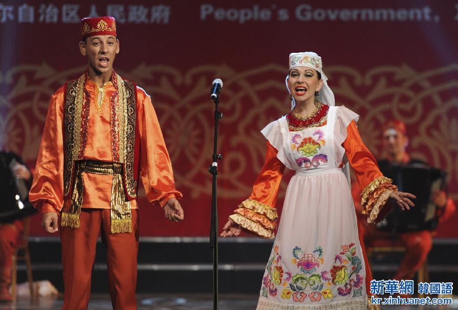 （晚报）（1）“鞑靼歌舞”乌鲁木齐展风情